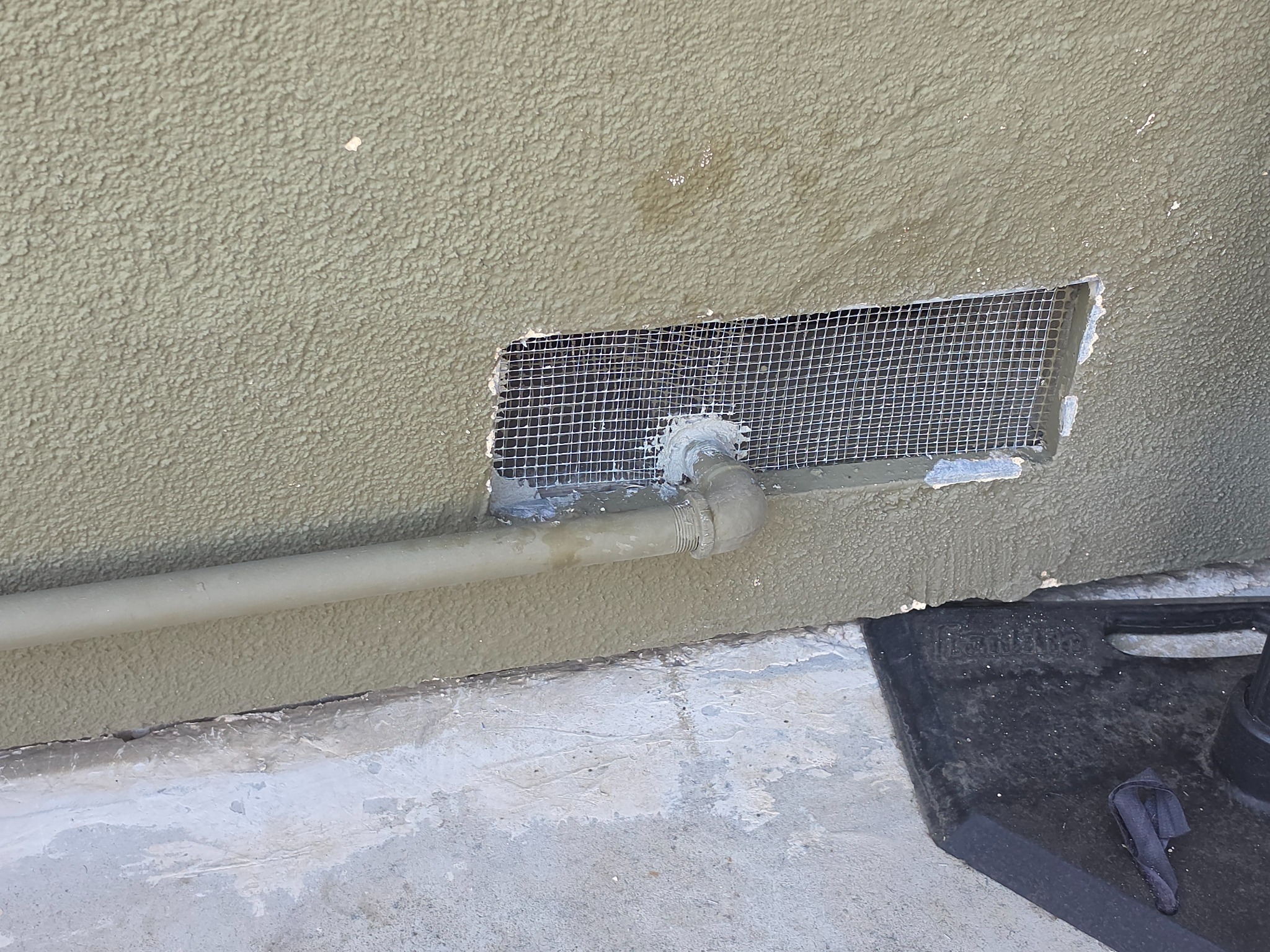 Exterior vent protected against rodent entry